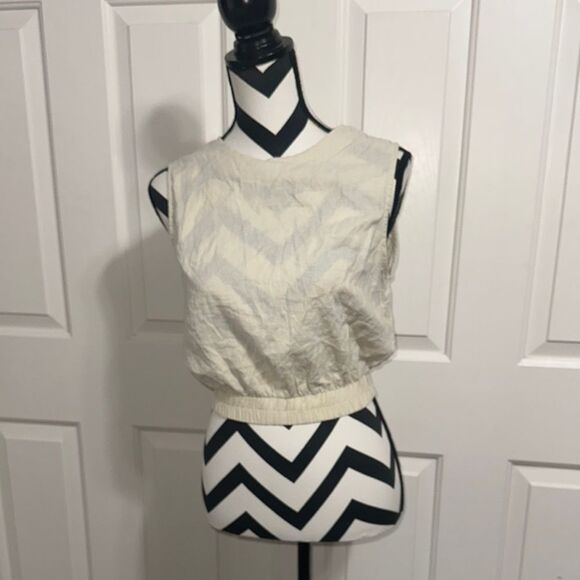 KOURT Cropped Linen Blend Top - Picture 1 of 6